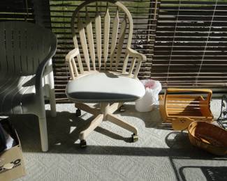 Rolling office chair