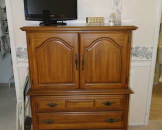 Dresser/Wardrobe