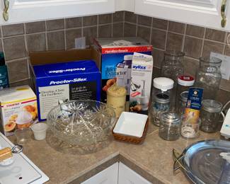 Assorted kitchenware