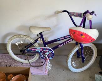 Rallye -“Pretty Lady” bike with helmet