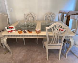 Stanley whitewash stunning dining room table complete with 4 side chairs, 2 captain’s chairs, leaves and pads plus glass inserts 