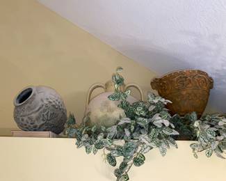 Pottery vessels