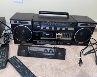 Vtg boombox!
