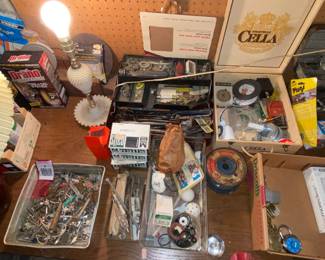 Assorted workbench items