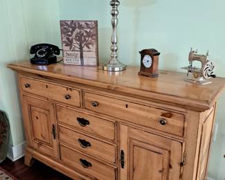 Ducks Unlimited Server or Dresser