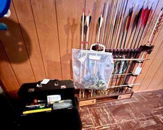 Gun cleaning box, arrows.