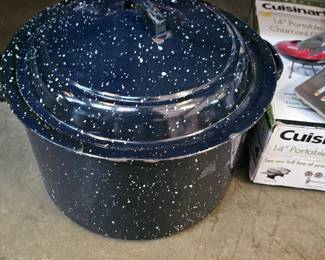 ENAMELWARE ROASTER PAN WITH LID