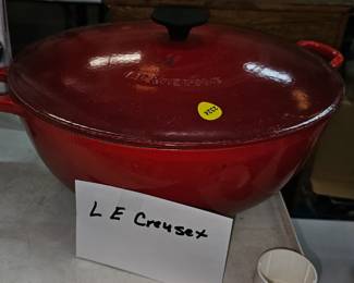 DUTCH OVEN WITH LID