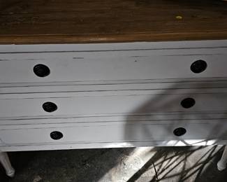 DRESSER