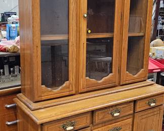CHINA CABINET / HUTCH / AMISH MADE