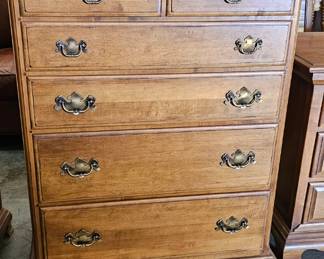 CHEST OF DRAWERS