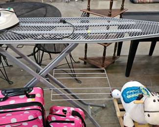 IRONING BOARD\