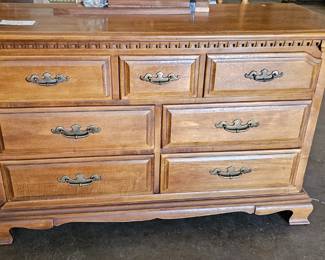 DRESSER