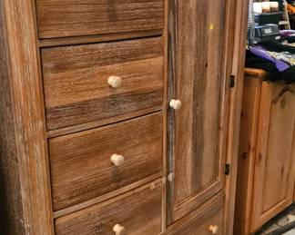 DRESSER