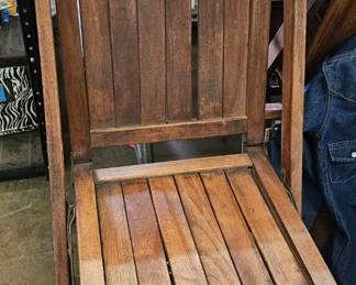 VINTAGE WOODEN FOLDING CHAIRS