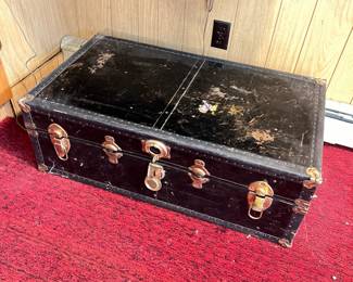 black trunk