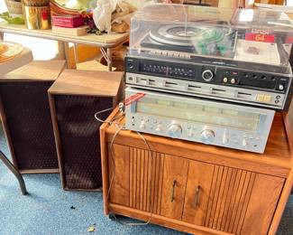 vintage stereo and turntable