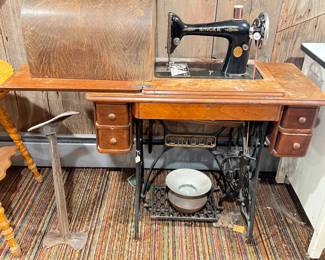 singer sewing machine on base