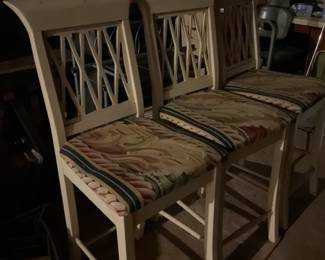 3 island highchairs.