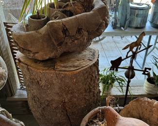 Huge stump pedestal, weather vane