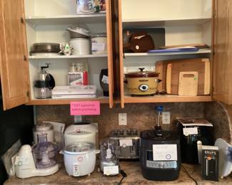Lots of small appliances to add to your kitchen