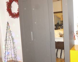 great clothes closet w/mirror