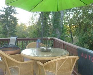 Wicker patio set w/umbrella