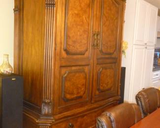 Gorgeous armoire w/shelves