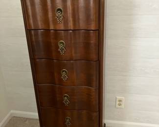 Tall narrow chest w 6 drawers