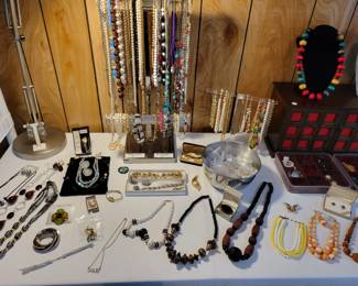 Jewelry, some vintage