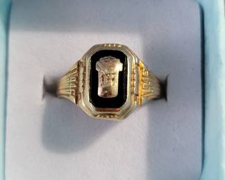 10k, 3.4gr, size 6, 1946 class ring, $145