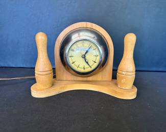 Bowling pin clock