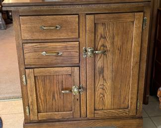 Lane Altavista oak wood flip top server