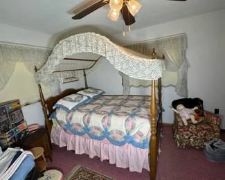 Bassett canopy full size bed (matching furniture in the tag sale)
