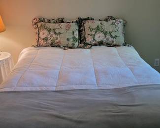 Spring Air Queen mattress & boxspring on metal frame