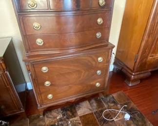 Thomasville Furniture Company                                                    
6 drawer highboy dresser
55" x 38" x 21"