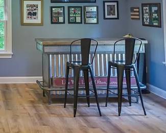 Portable bar, metal chairs