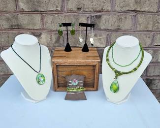 Gorgeous In Green Clockwork Bird Necklace  Bracelets  Earrings