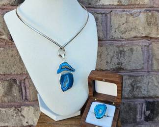 Vibrant Blue Crystal Agate Geode Slice Necklace Ring  Tested  See Pictures