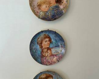 Edna Hibel Knowles Mother Daughter Hanging Plate Set