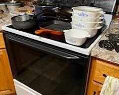 The stove works just fine, we used it to heat up pizza!