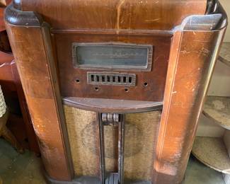 Floor Model Tube Radio (Needs Work)