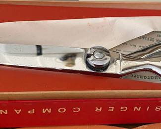 Singer Shears in Box