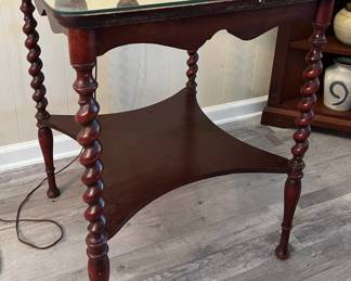 Vintage spindle leg table
