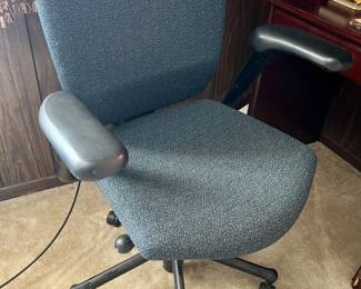 Swivel desk chair