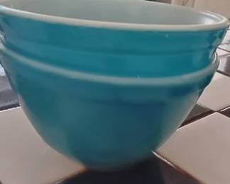 Pyrex blue mixing bowls