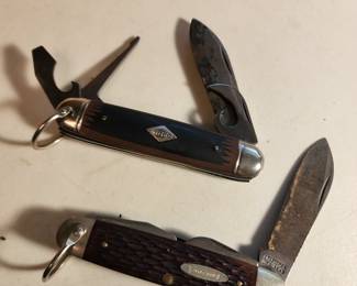 DE Pocket knife and vintage Craftsman knife, lots more knives at this sale