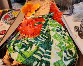 Waikiki Girl Hula set, vintage but new