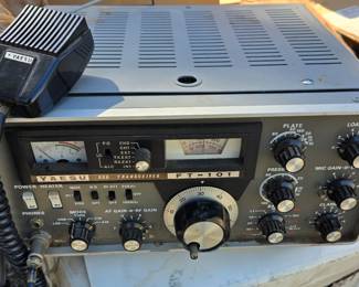 YAESU SSB TRANSCEIVER FT- 101 FE WITH ACCESSORIES