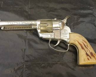 Lot # : 34j - Vintage 1950s Fanner 50 cap gun

